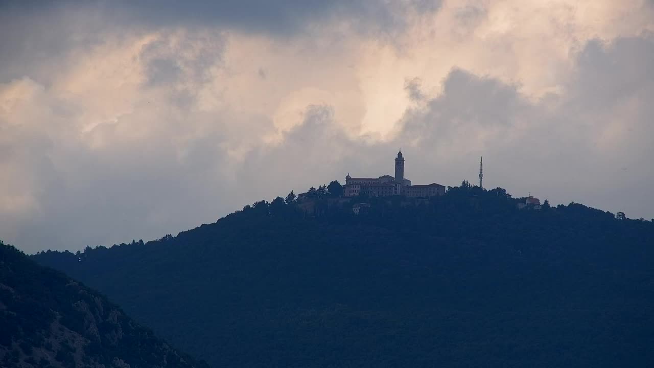 Nova Gorica e Gorizia: Panorama Mozzafiato dal Convento Francescano di Castagnevizza