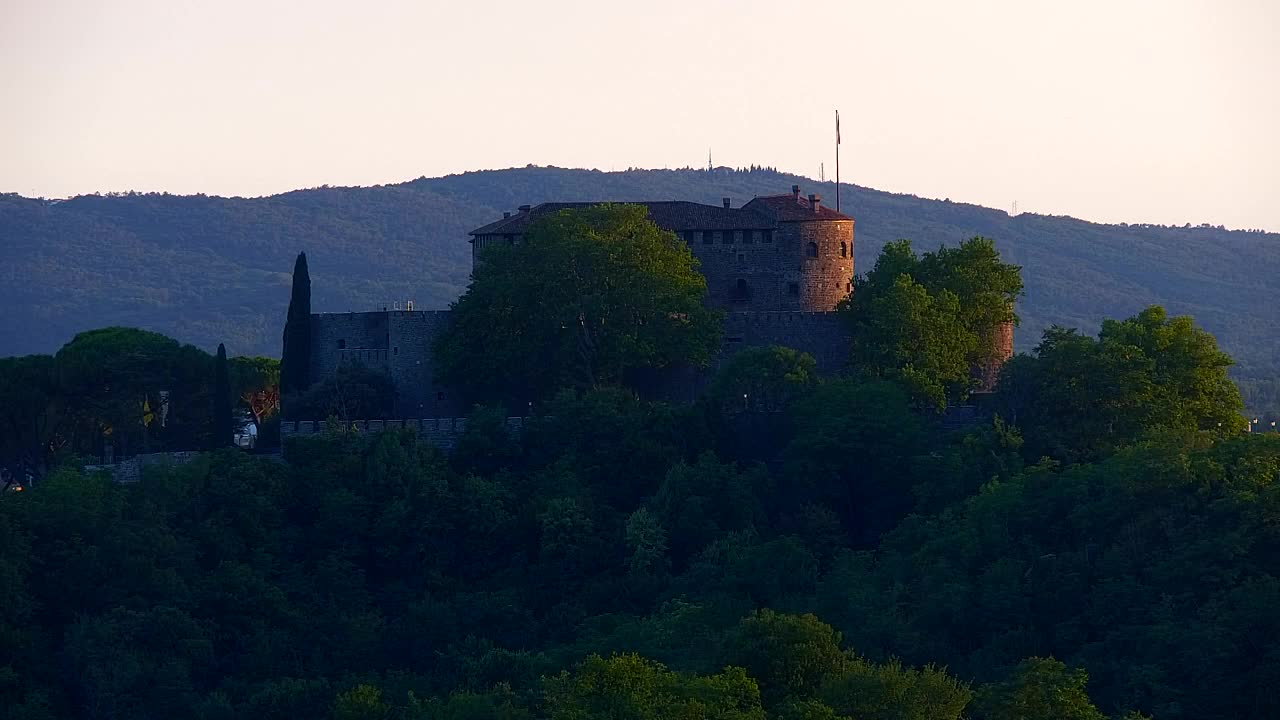 Nova Gorica e Gorizia: Panorama Mozzafiato dal Convento Francescano di Castagnevizza