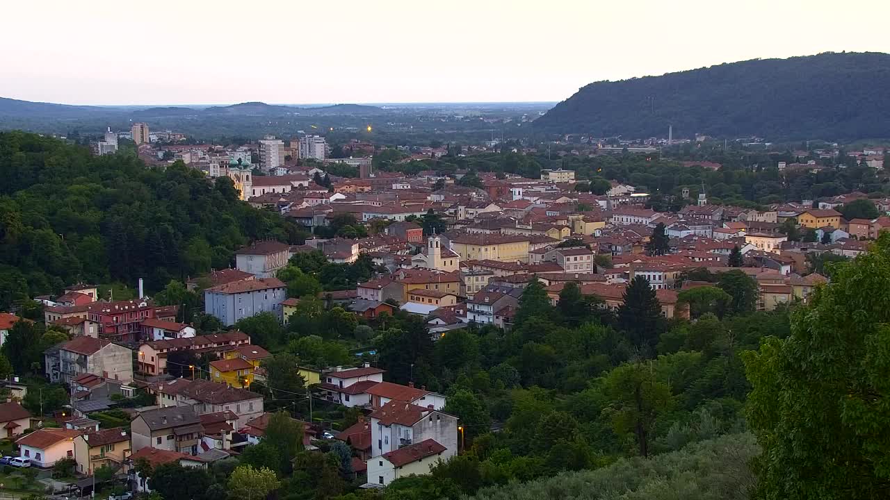 Nova Gorica i Gorica: Prekrasan Pogled iz Franjevačkog Samostana Kostanjevica