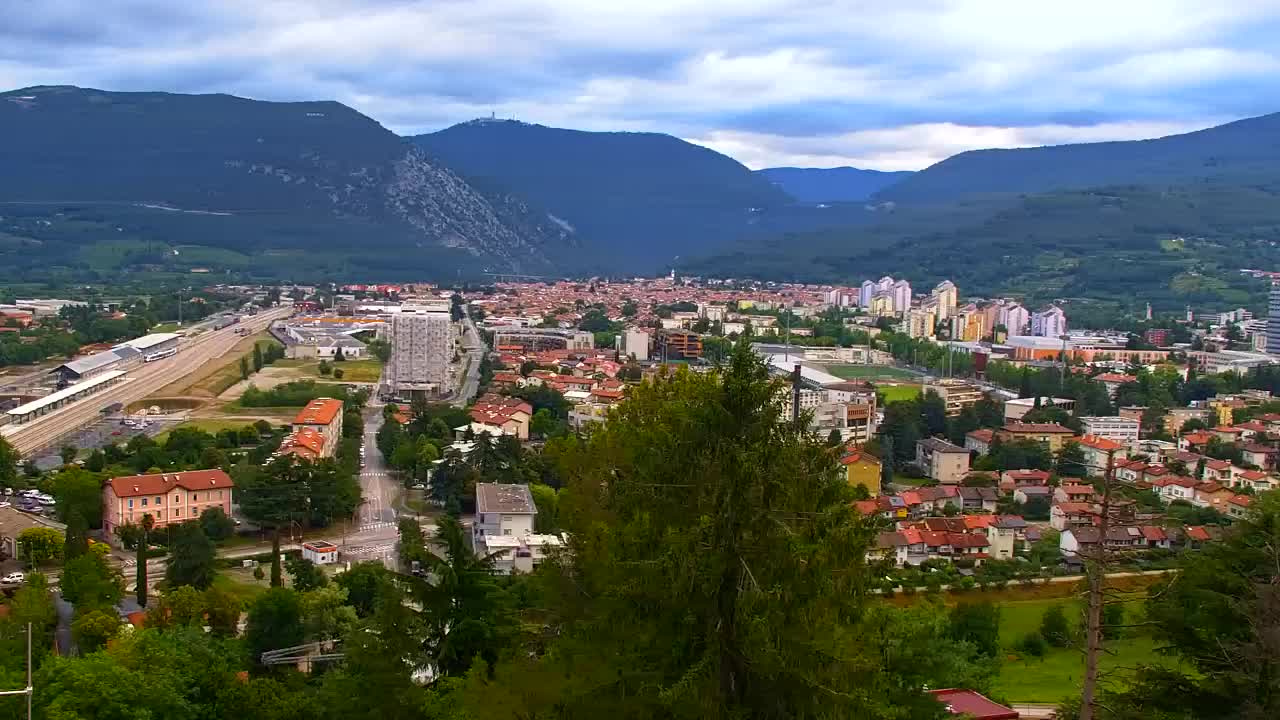 Nova Gorica i Gorica: Prekrasan Pogled iz Franjevačkog Samostana Kostanjevica