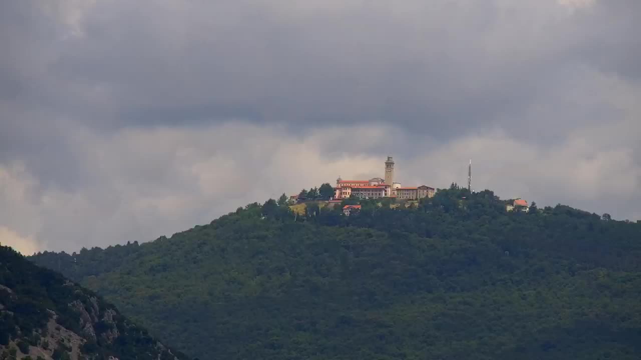 Nova Gorica e Gorizia: Panorama Mozzafiato dal Convento Francescano di Castagnevizza