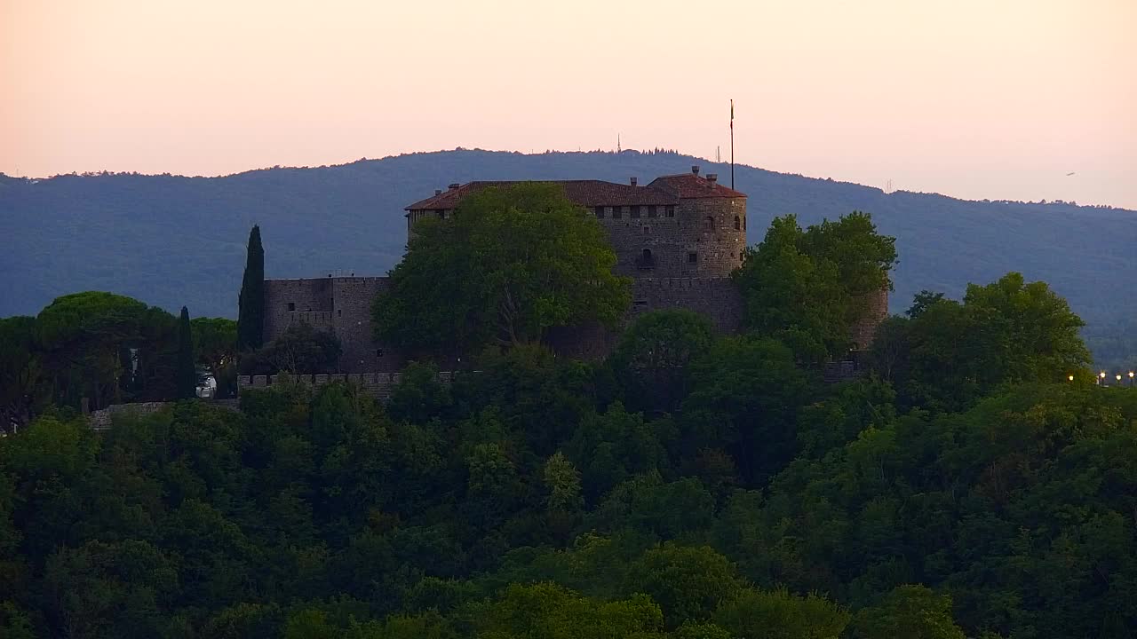 Nova Gorica e Gorizia: Panorama Mozzafiato dal Convento Francescano di Castagnevizza