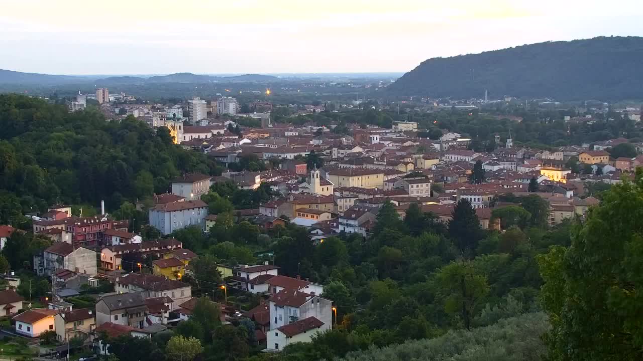 Nova Gorica e Gorizia: Panorama Mozzafiato dal Convento Francescano di Castagnevizza