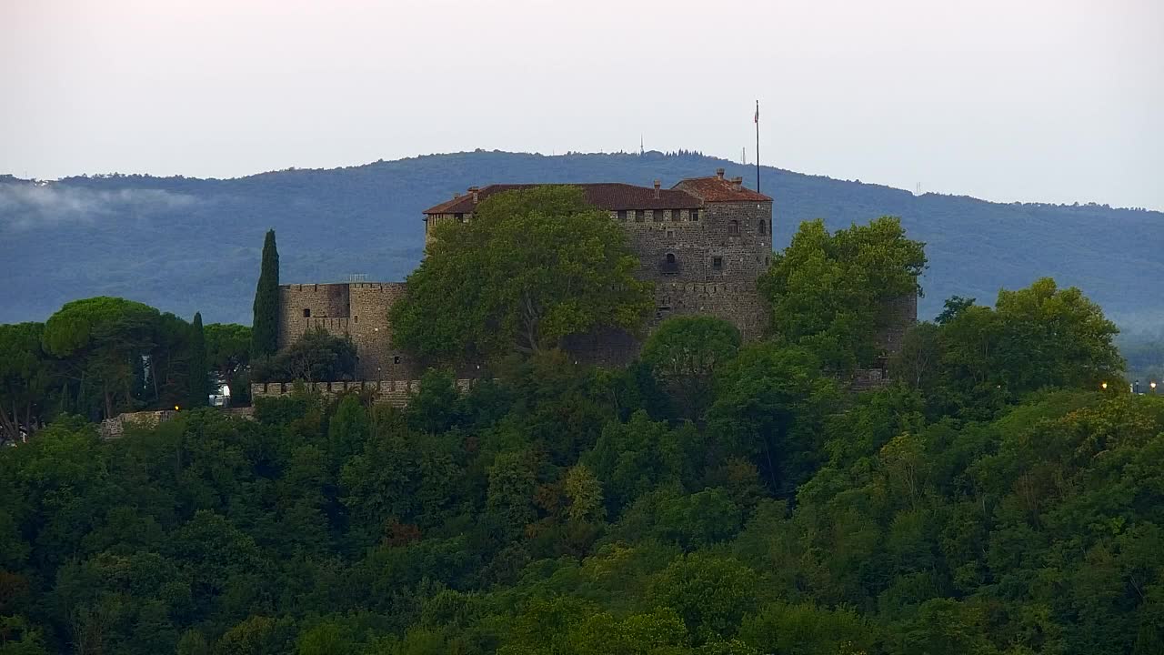 Nova Gorica i Gorica: Prekrasan Pogled iz Franjevačkog Samostana Kostanjevica