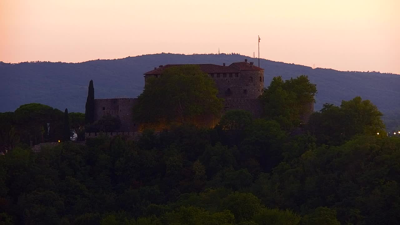 Nova Gorica e Gorizia: Panorama Mozzafiato dal Convento Francescano di Castagnevizza