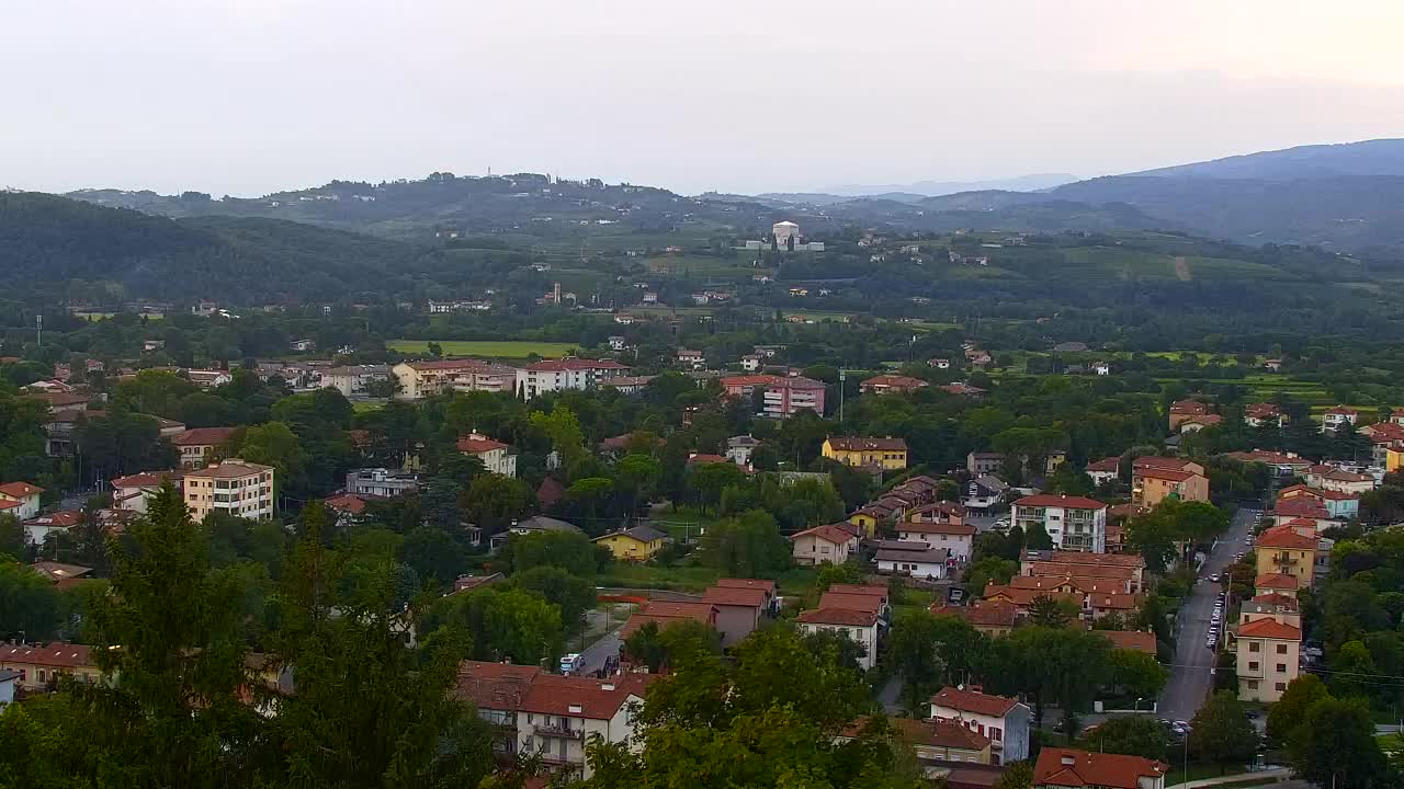 Nova Gorica e Gorizia: Panorama Mozzafiato dal Convento Francescano di Castagnevizza