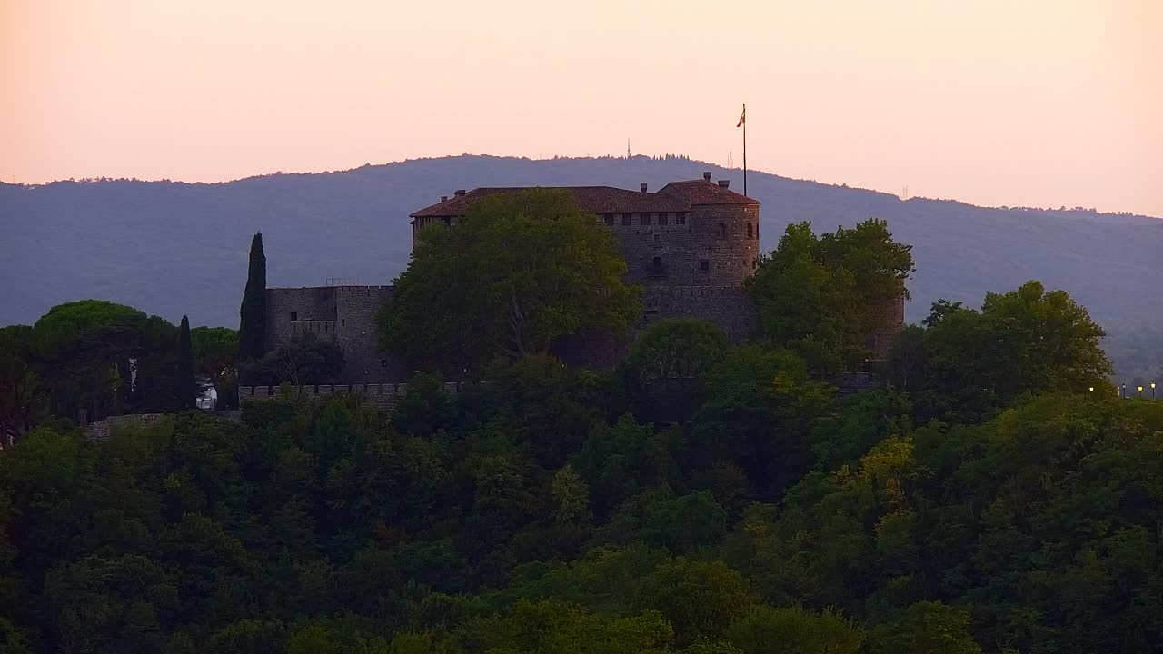 Nova Gorica y Gorizia: Impresionantes Vistas desde el Monasterio Franciscano de Kostanjevica