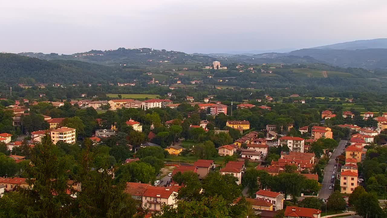 Nova Gorica e Gorizia: Panorama Mozzafiato dal Convento Francescano di Castagnevizza