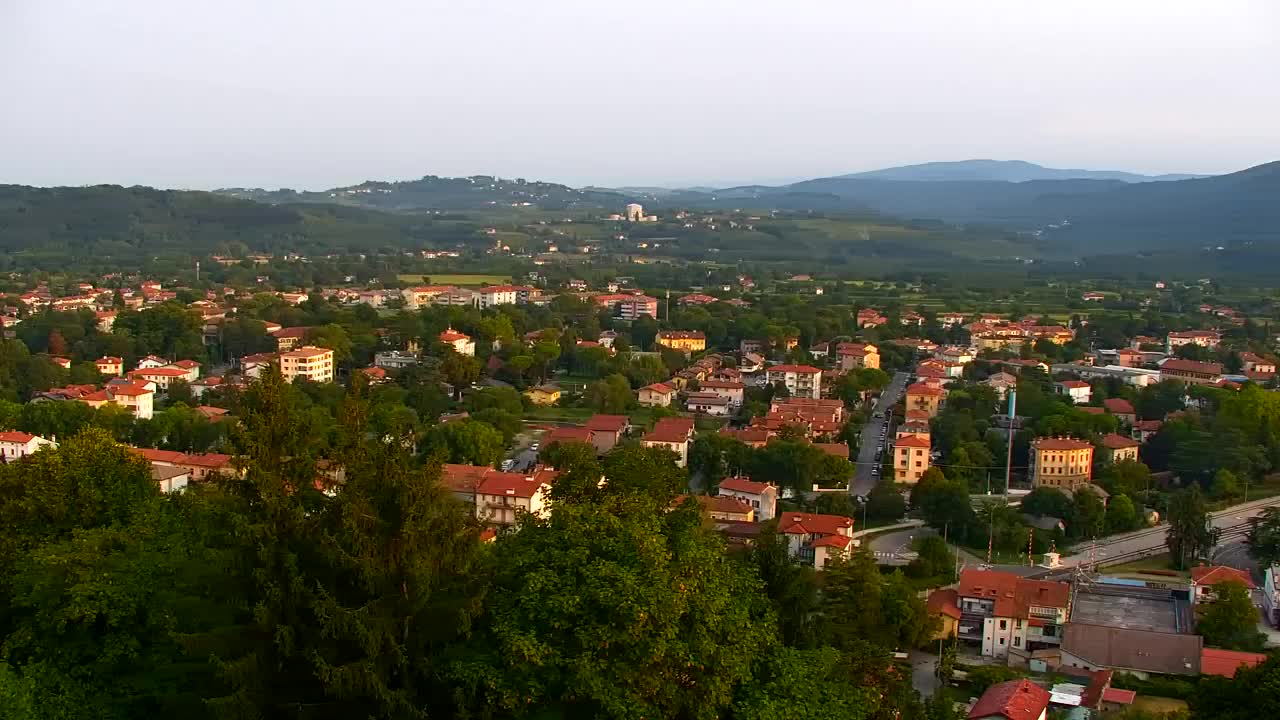 Nova Gorica e Gorizia: Panorama Mozzafiato dal Convento Francescano di Castagnevizza