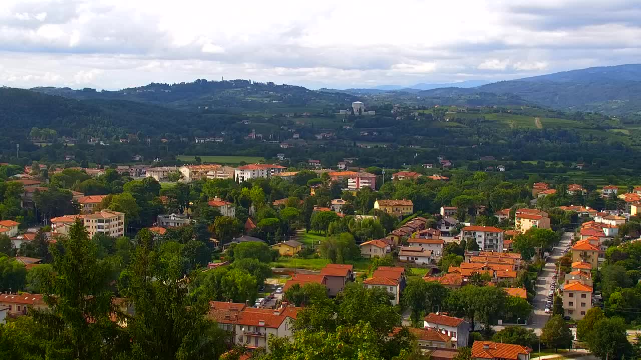 Nova Gorica e Gorizia: Panorama Mozzafiato dal Convento Francescano di Castagnevizza