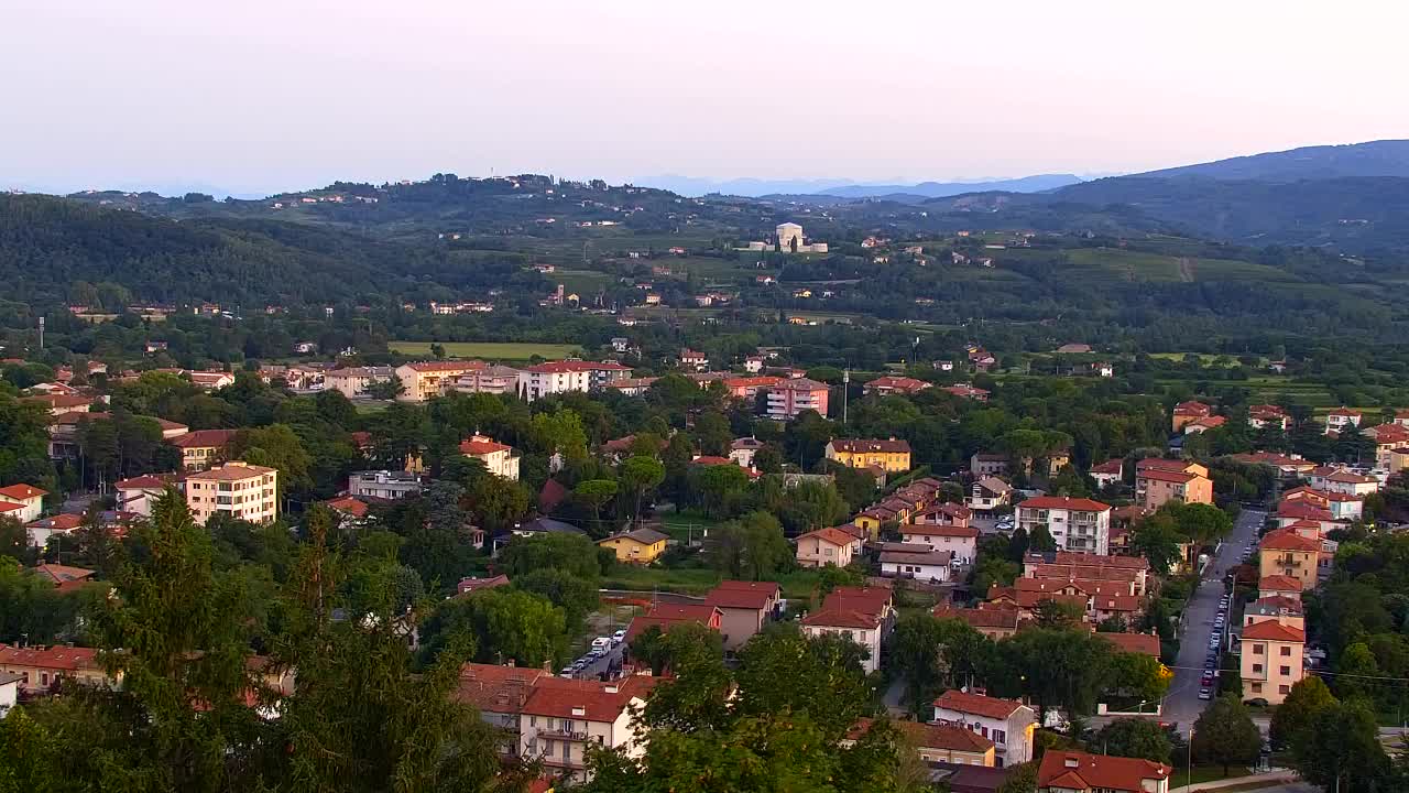 Nova Gorica i Gorica: Prekrasan Pogled iz Franjevačkog Samostana Kostanjevica