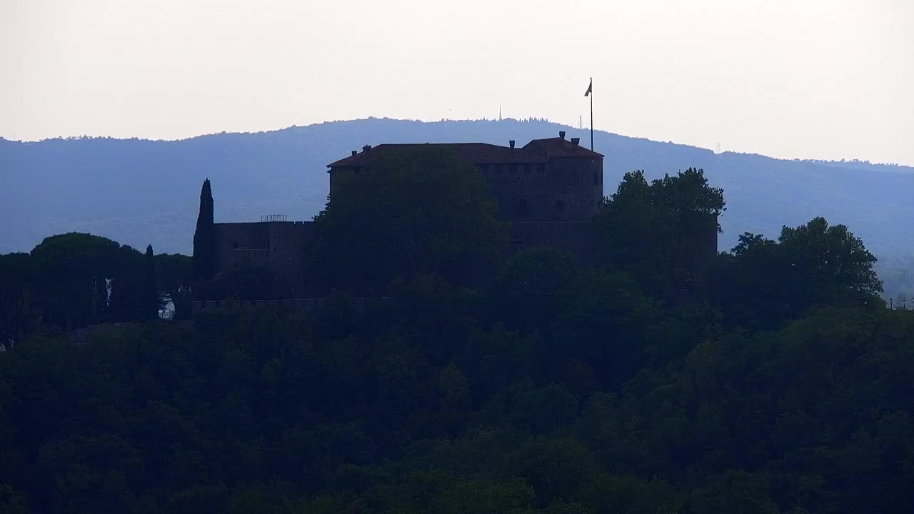 Nova Gorica e Gorizia: Panorama Mozzafiato dal Convento Francescano di Castagnevizza