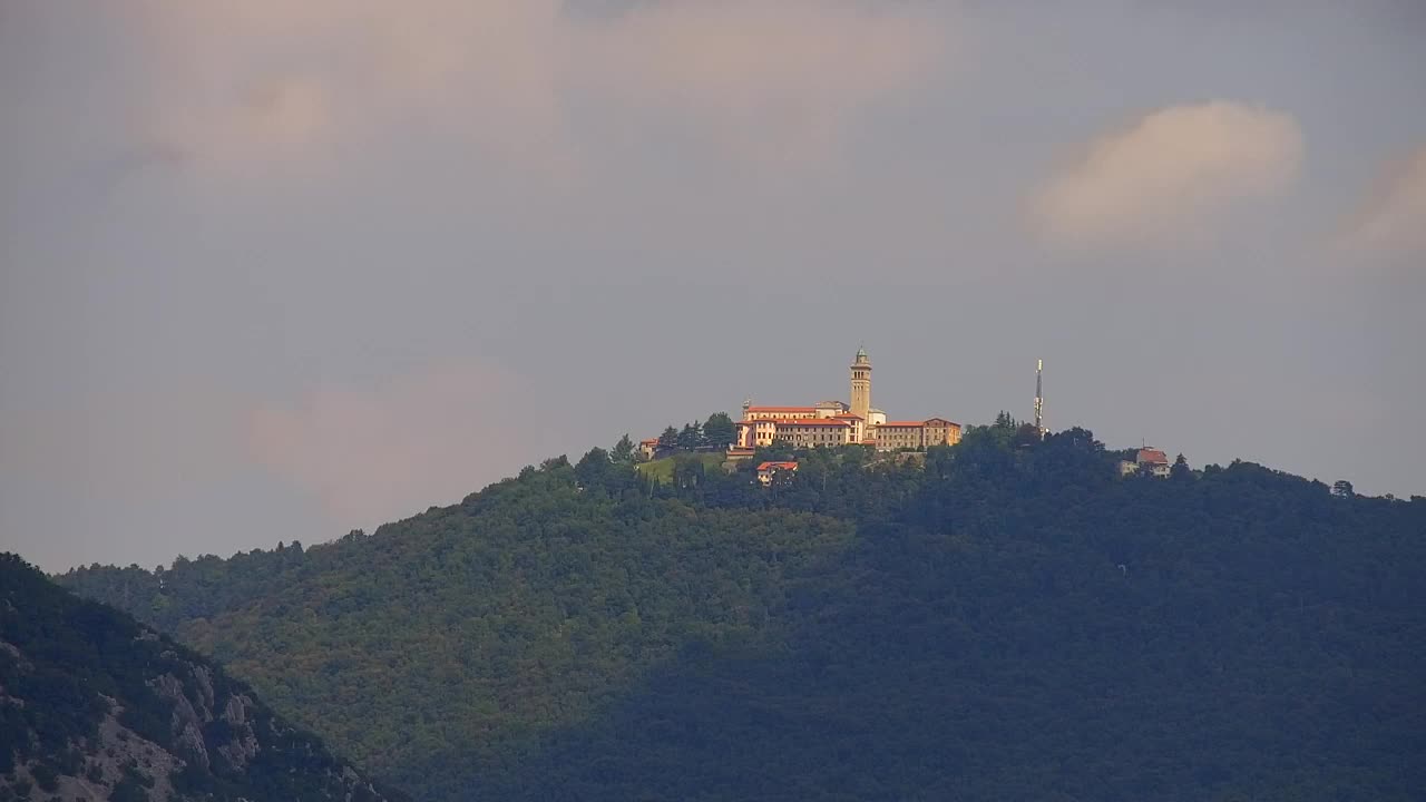 Nova Gorica e Gorizia: Panorama Mozzafiato dal Convento Francescano di Castagnevizza