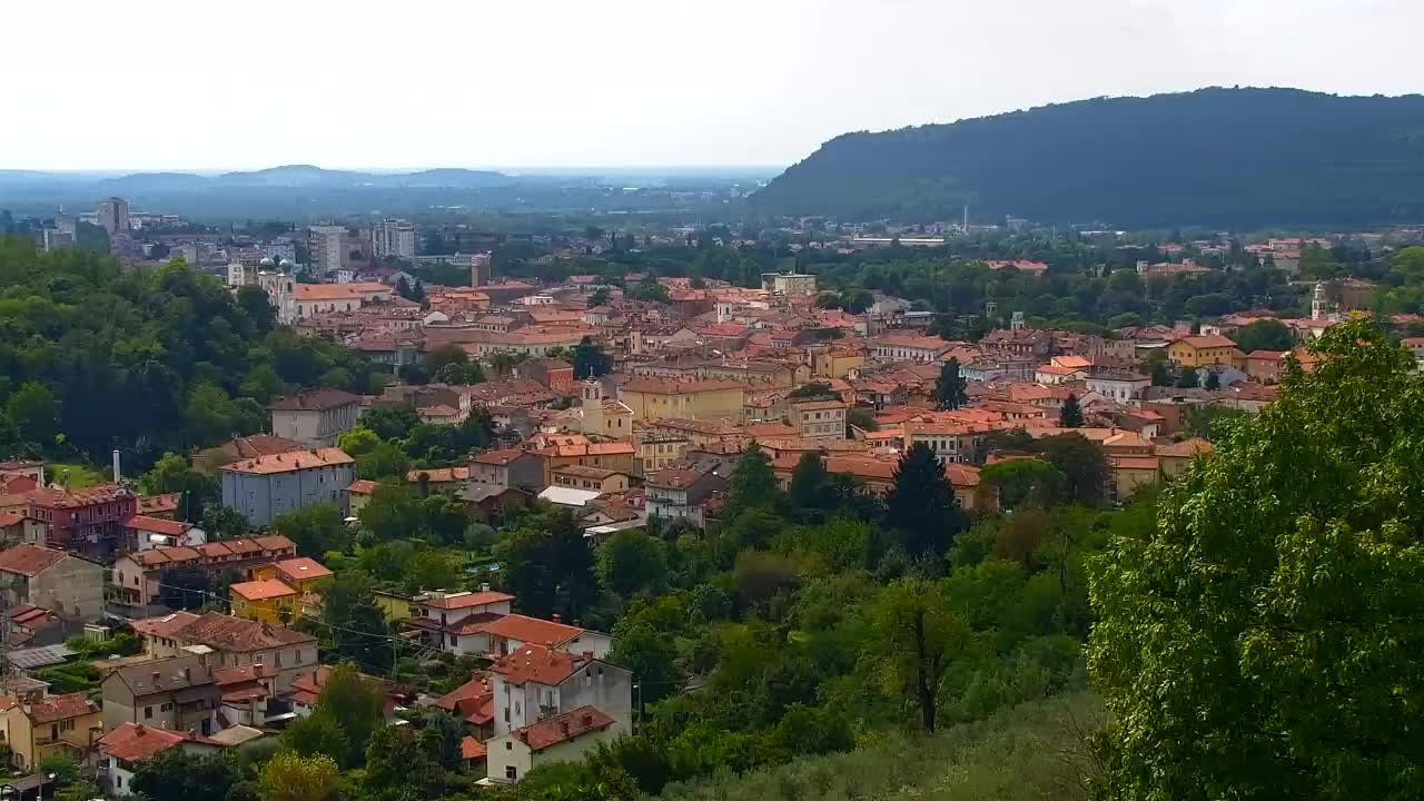 Nova Gorica i Gorica: Prekrasan Pogled iz Franjevačkog Samostana Kostanjevica