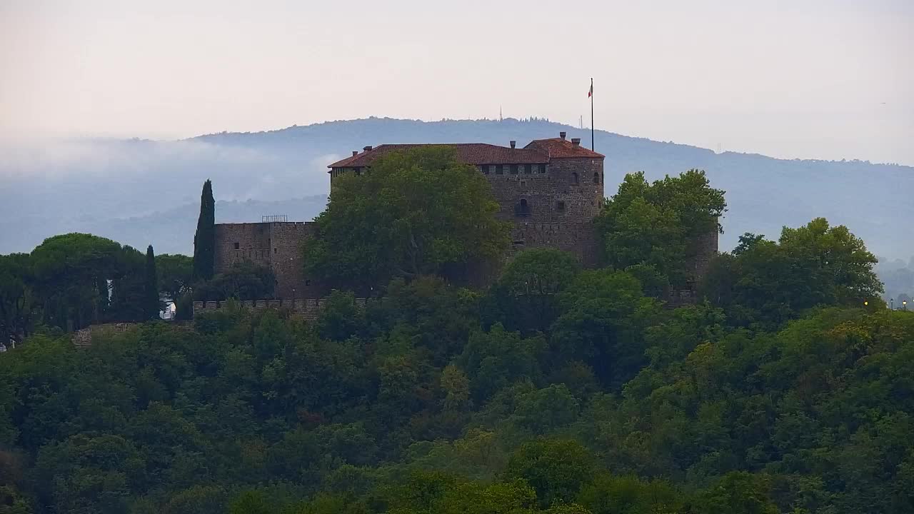 Nova Gorica e Gorizia: Panorama Mozzafiato dal Convento Francescano di Castagnevizza