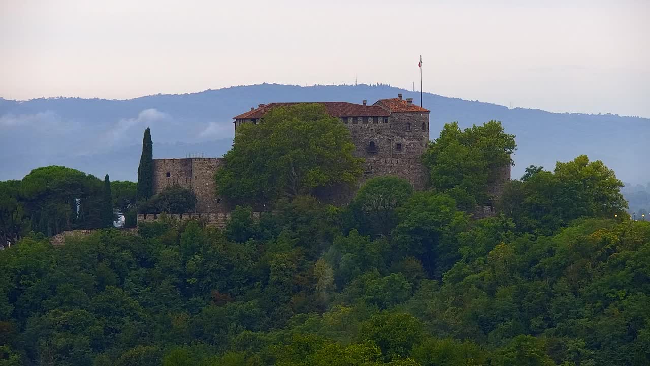 Nova Gorica e Gorizia: Panorama Mozzafiato dal Convento Francescano di Castagnevizza