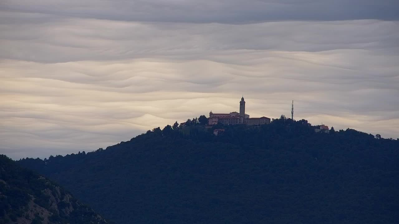Nova Gorica e Gorizia: Panorama Mozzafiato dal Convento Francescano di Castagnevizza