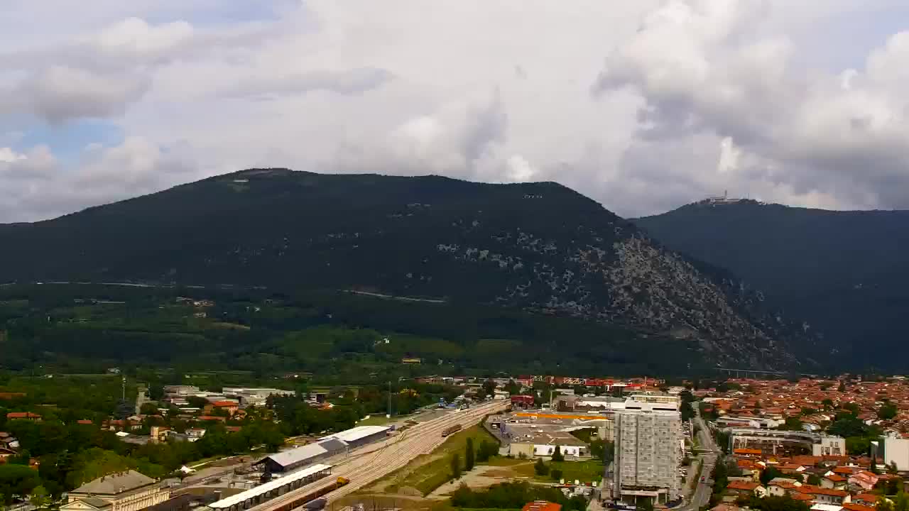 Nova Gorica y Gorizia: Impresionantes Vistas desde el Monasterio Franciscano de Kostanjevica