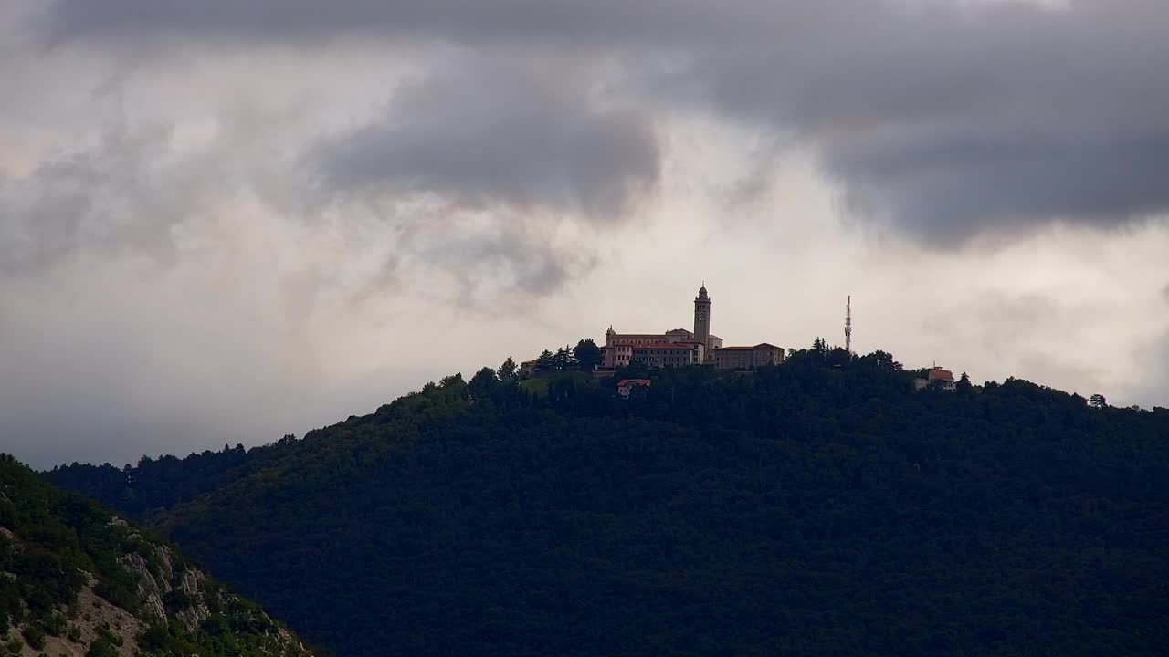 Nova Gorica e Gorizia: Panorama Mozzafiato dal Convento Francescano di Castagnevizza