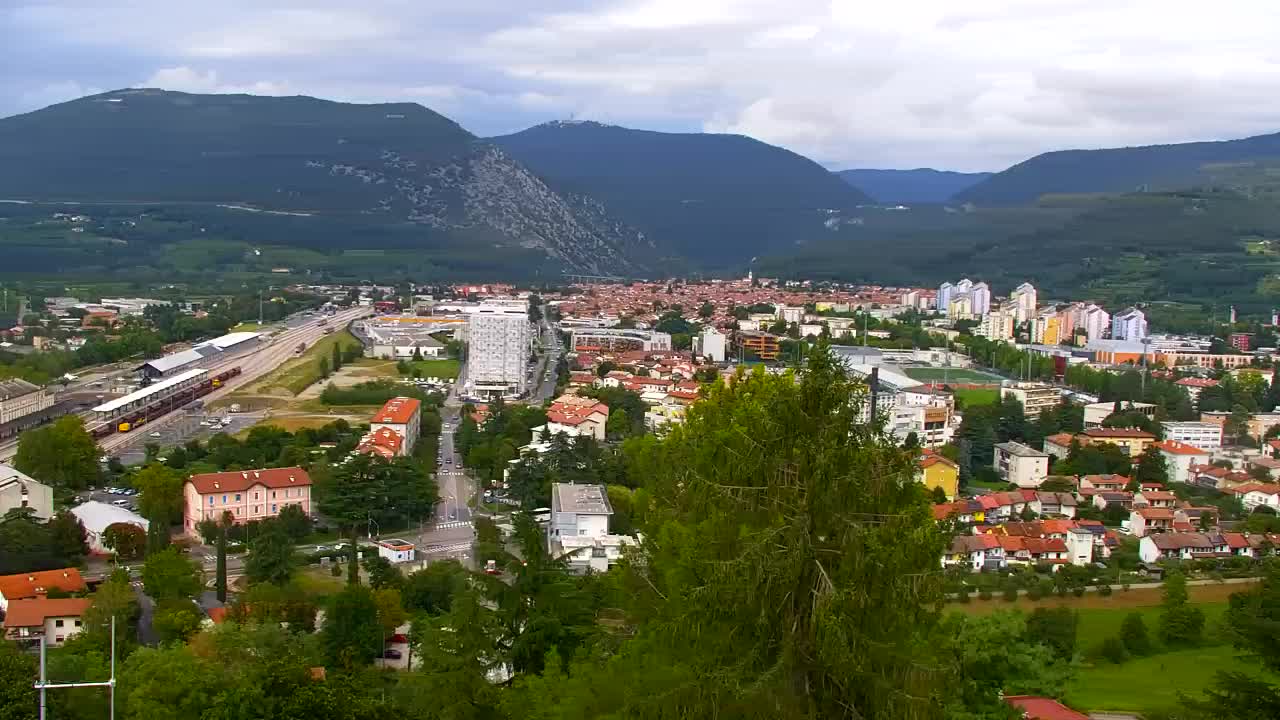 Nova Gorica i Gorica: Prekrasan Pogled iz Franjevačkog Samostana Kostanjevica
