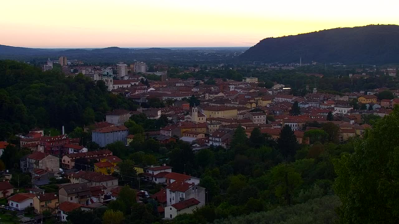 Nova Gorica e Gorizia: Panorama Mozzafiato dal Convento Francescano di Castagnevizza