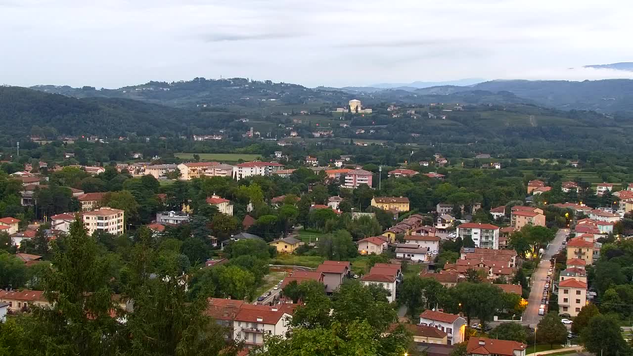 Nova Gorica e Gorizia: Panorama Mozzafiato dal Convento Francescano di Castagnevizza
