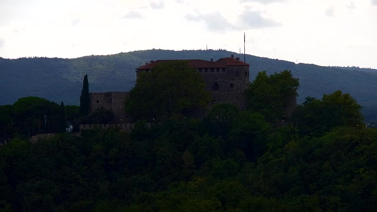 Nova Gorica e Gorizia: Panorama Mozzafiato dal Convento Francescano di Castagnevizza