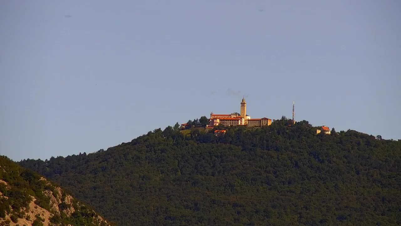 Nova Gorica e Gorizia: Panorama Mozzafiato dal Convento Francescano di Castagnevizza
