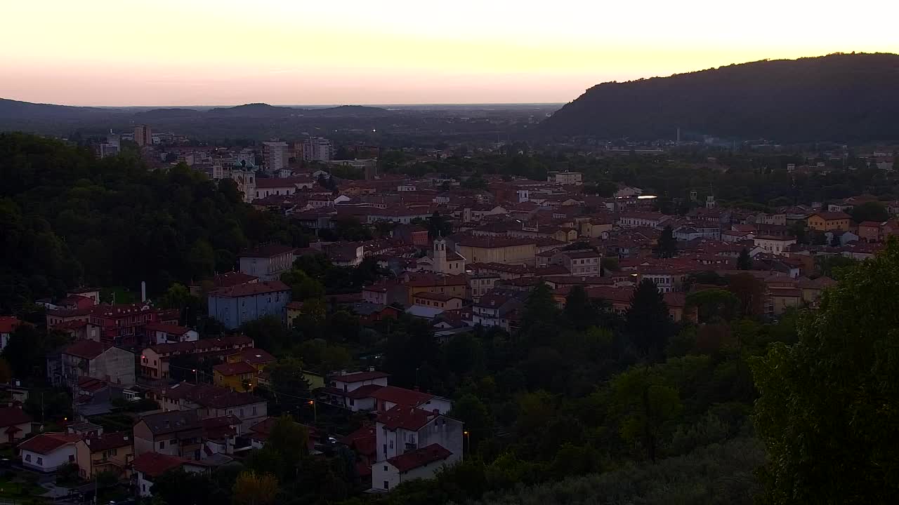 Nova Gorica e Gorizia: Panorama Mozzafiato dal Convento Francescano di Castagnevizza