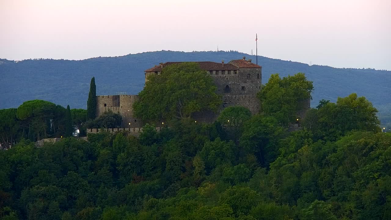 Nova Gorica e Gorizia: Panorama Mozzafiato dal Convento Francescano di Castagnevizza