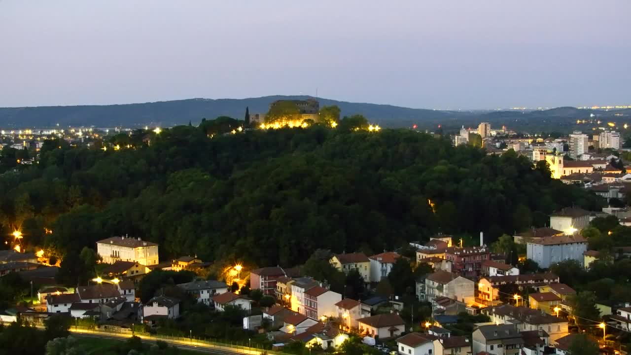 Nova Gorica e Gorizia: Panorama Mozzafiato dal Convento Francescano di Castagnevizza