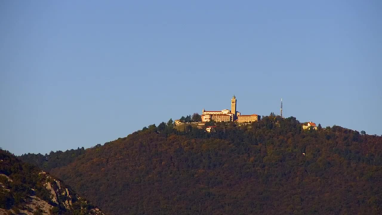 Nova Gorica e Gorizia: Panorama Mozzafiato dal Convento Francescano di Castagnevizza