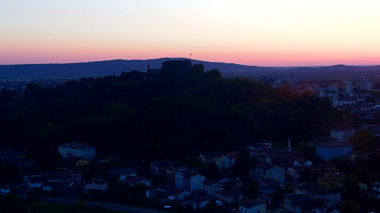 Nova Gorica i Gorica: Prekrasan Pogled iz Franjevačkog Samostana Kostanjevica