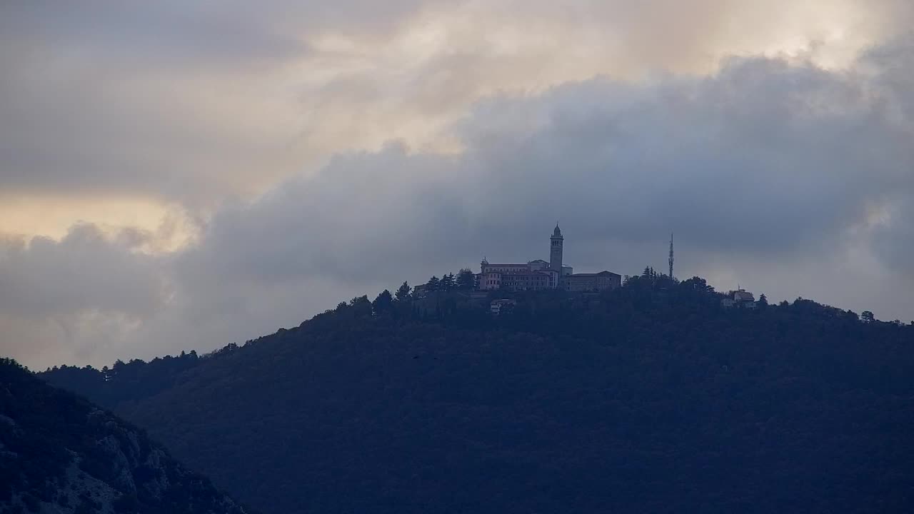 Nova Gorica e Gorizia: Panorama Mozzafiato dal Convento Francescano di Castagnevizza