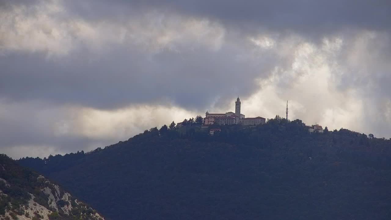 Nova Gorica e Gorizia: Panorama Mozzafiato dal Convento Francescano di Castagnevizza