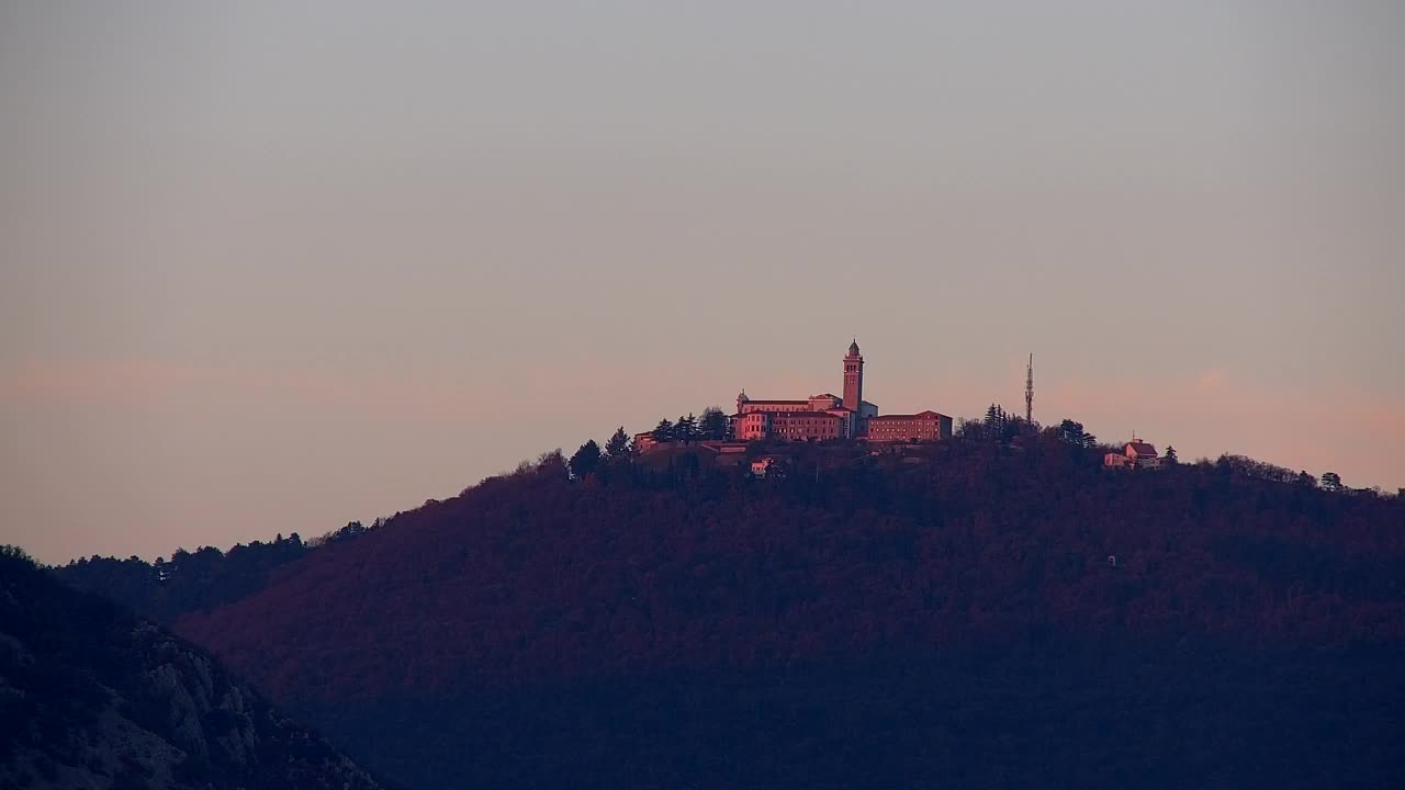 Nova Gorica e Gorizia: Panorama Mozzafiato dal Convento Francescano di Castagnevizza