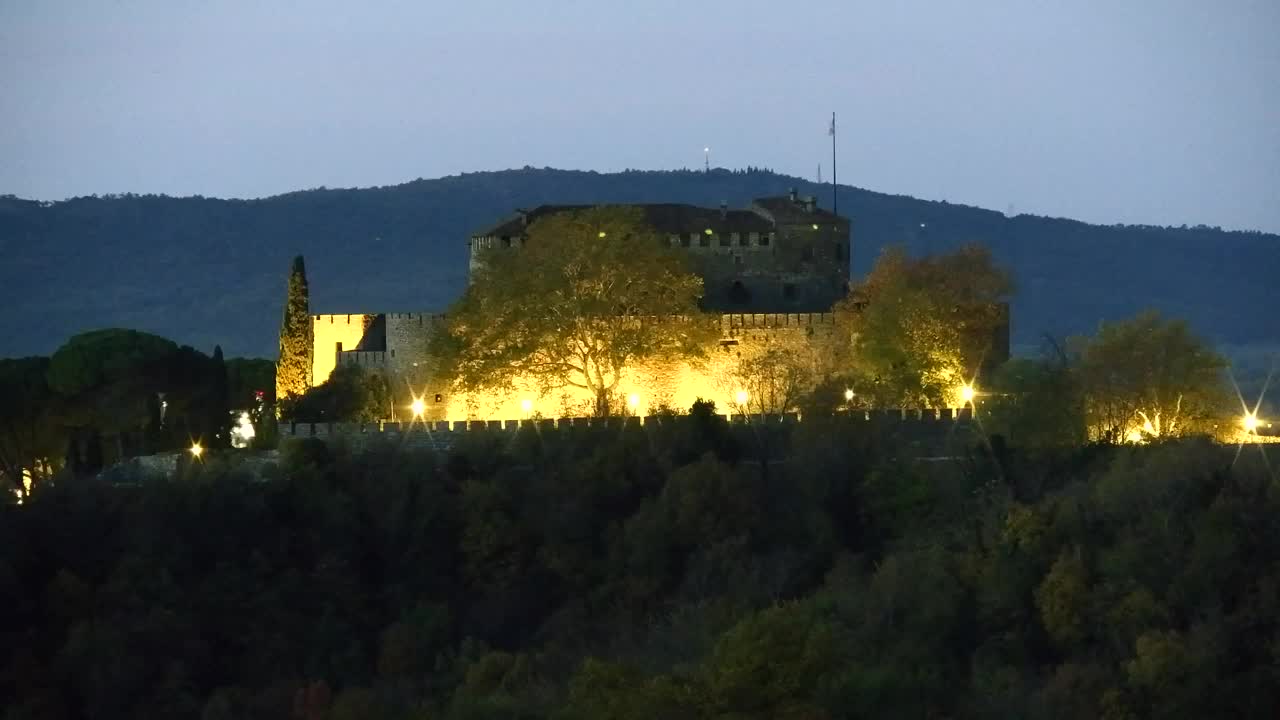 Nova Gorica e Gorizia: Panorama Mozzafiato dal Convento Francescano di Castagnevizza