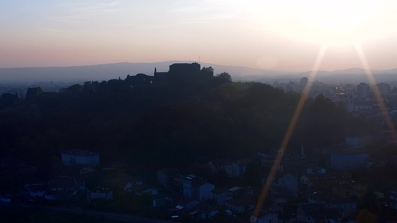 Nova Gorica i Gorica: Prekrasan Pogled iz Franjevačkog Samostana Kostanjevica