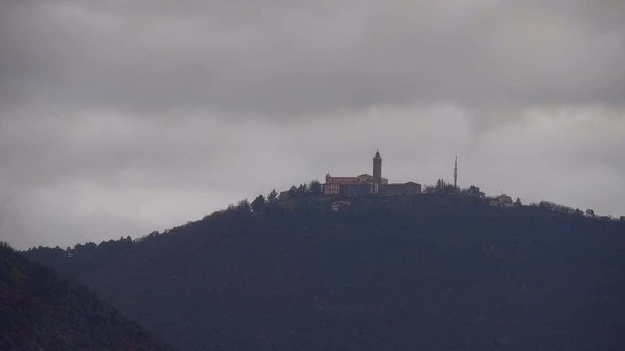 Nova Gorica e Gorizia: Panorama Mozzafiato dal Convento Francescano di Castagnevizza