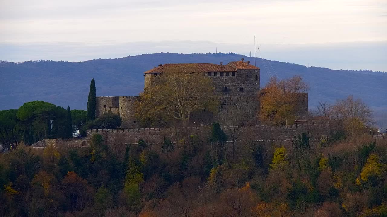 Nova Gorica e Gorizia: Panorama Mozzafiato dal Convento Francescano di Castagnevizza