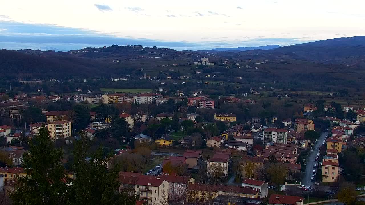Nova Gorica e Gorizia: Panorama Mozzafiato dal Convento Francescano di Castagnevizza