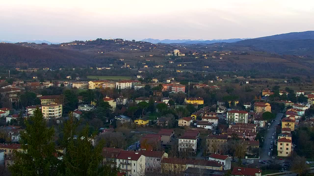Nova Gorica e Gorizia: Panorama Mozzafiato dal Convento Francescano di Castagnevizza