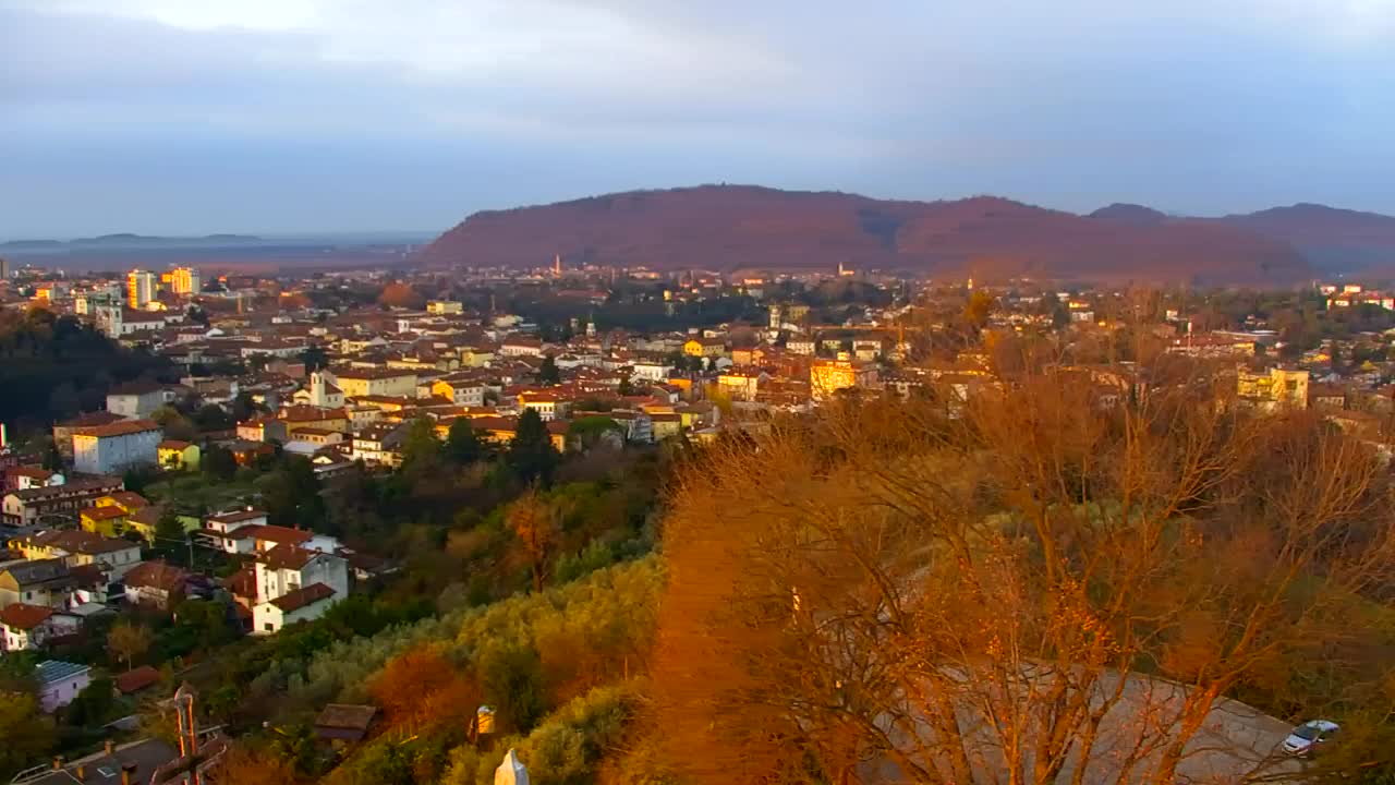 Nova Gorica e Gorizia: Panorama Mozzafiato dal Convento Francescano di Castagnevizza
