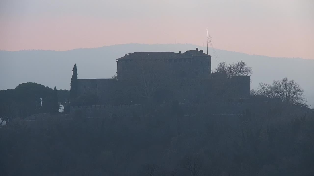 Nova Gorica e Gorizia: Panorama Mozzafiato dal Convento Francescano di Castagnevizza