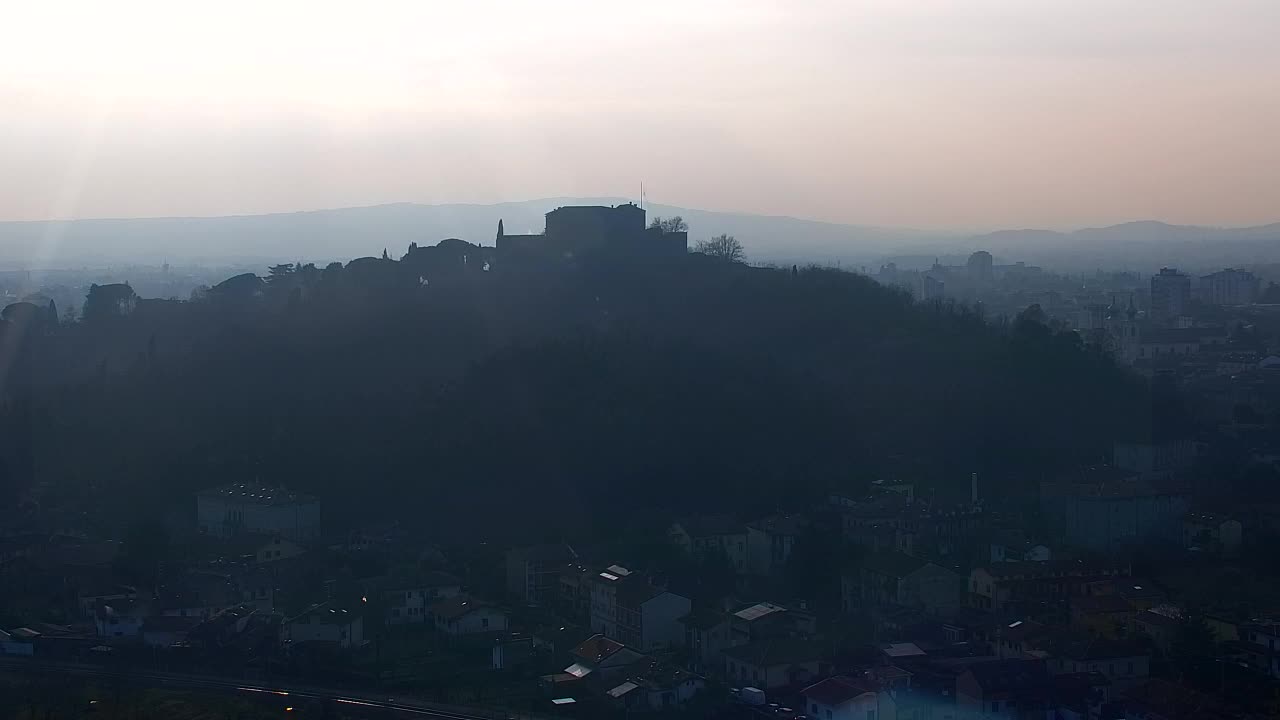 Nova Gorica e Gorizia: Panorama Mozzafiato dal Convento Francescano di Castagnevizza