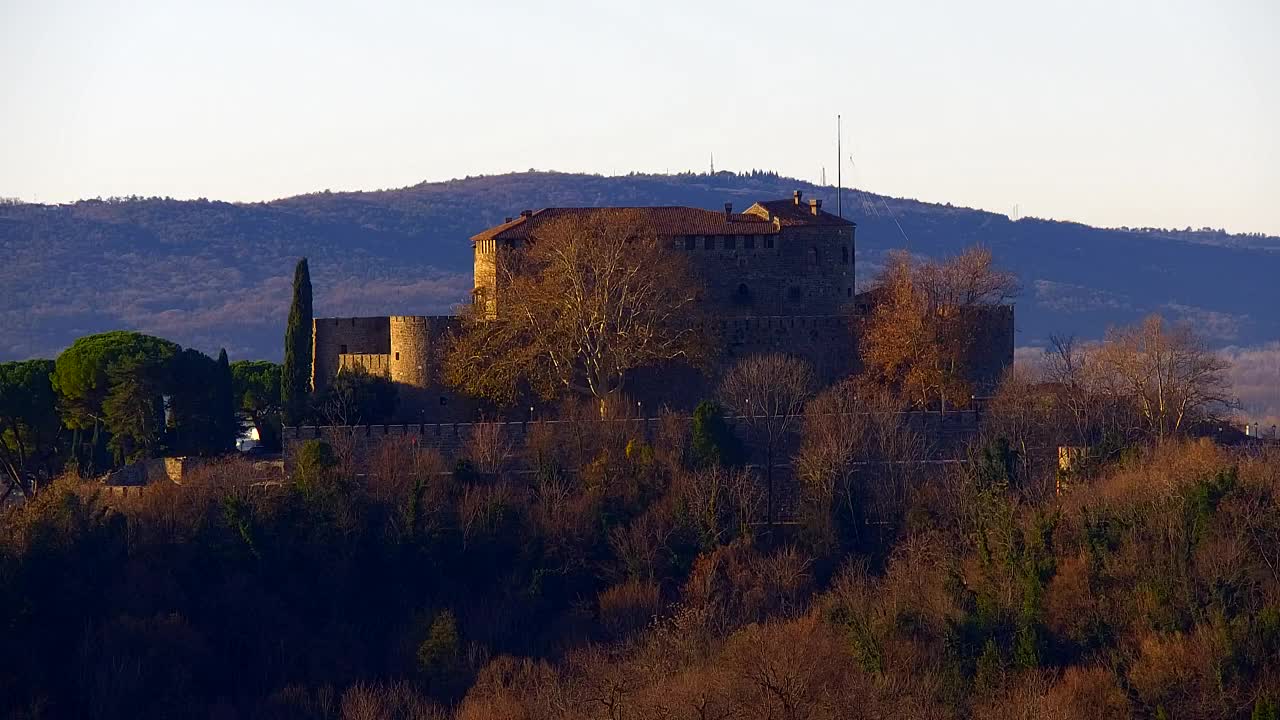 Nova Gorica e Gorizia: Panorama Mozzafiato dal Convento Francescano di Castagnevizza