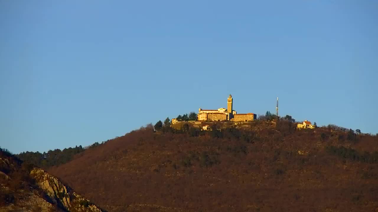 Nova Gorica e Gorizia: Panorama Mozzafiato dal Convento Francescano di Castagnevizza