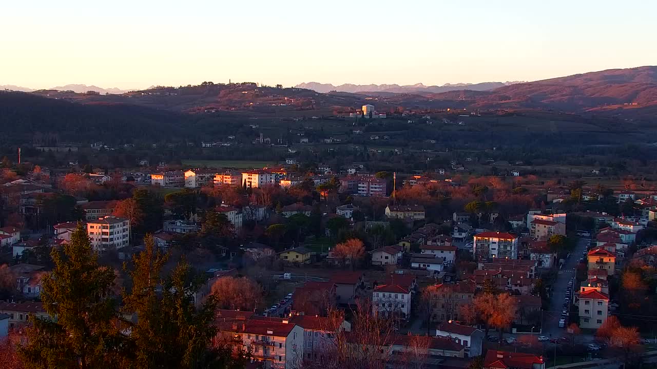 Nova Gorica e Gorizia: Panorama Mozzafiato dal Convento Francescano di Castagnevizza