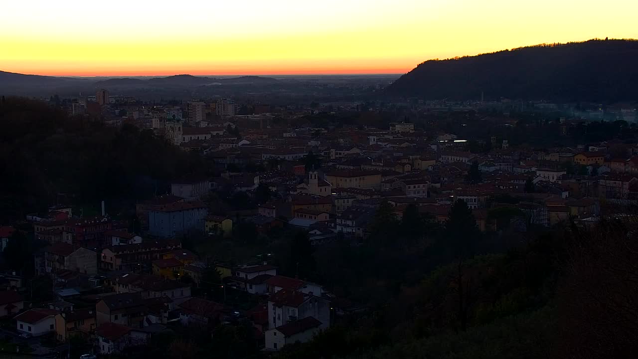 Nova Gorica i Gorica: Prekrasan Pogled iz Franjevačkog Samostana Kostanjevica