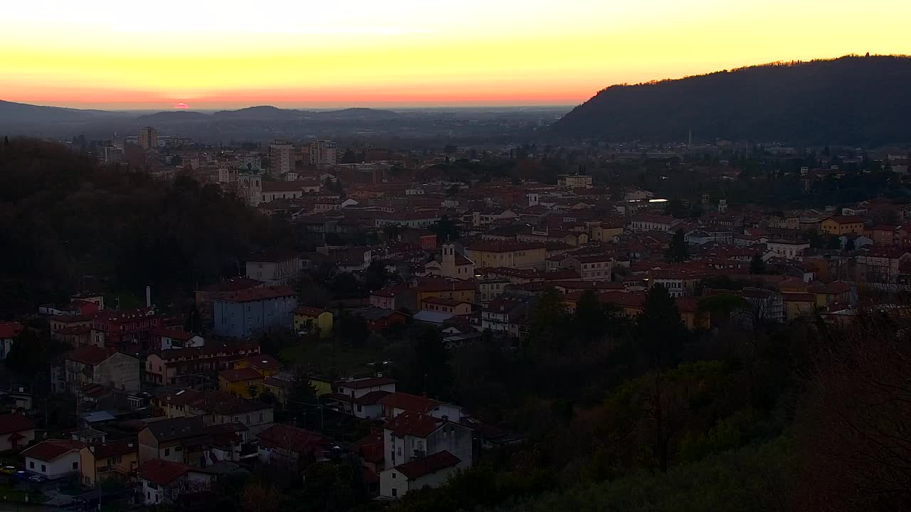 Nova Gorica i Gorica: Prekrasan Pogled iz Franjevačkog Samostana Kostanjevica